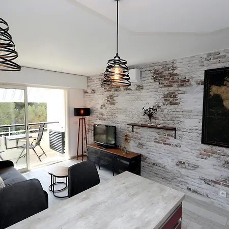 Splendide Studio Pour 2 Refait A Neuf En Bord De Mer, Clim, Wifi, Piscine, Park * Saint-Raphael (Var)